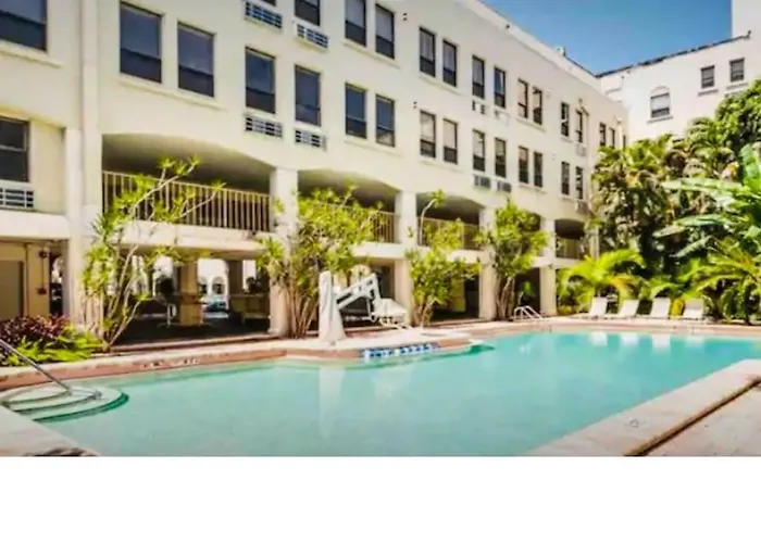 Romantic Studio In The Heart Of Palm Beach