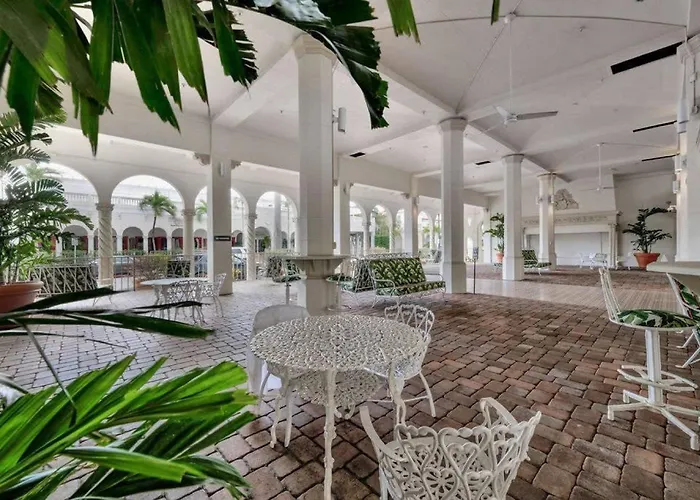 Hemingway Suites At Palm Beach Hotel Island
